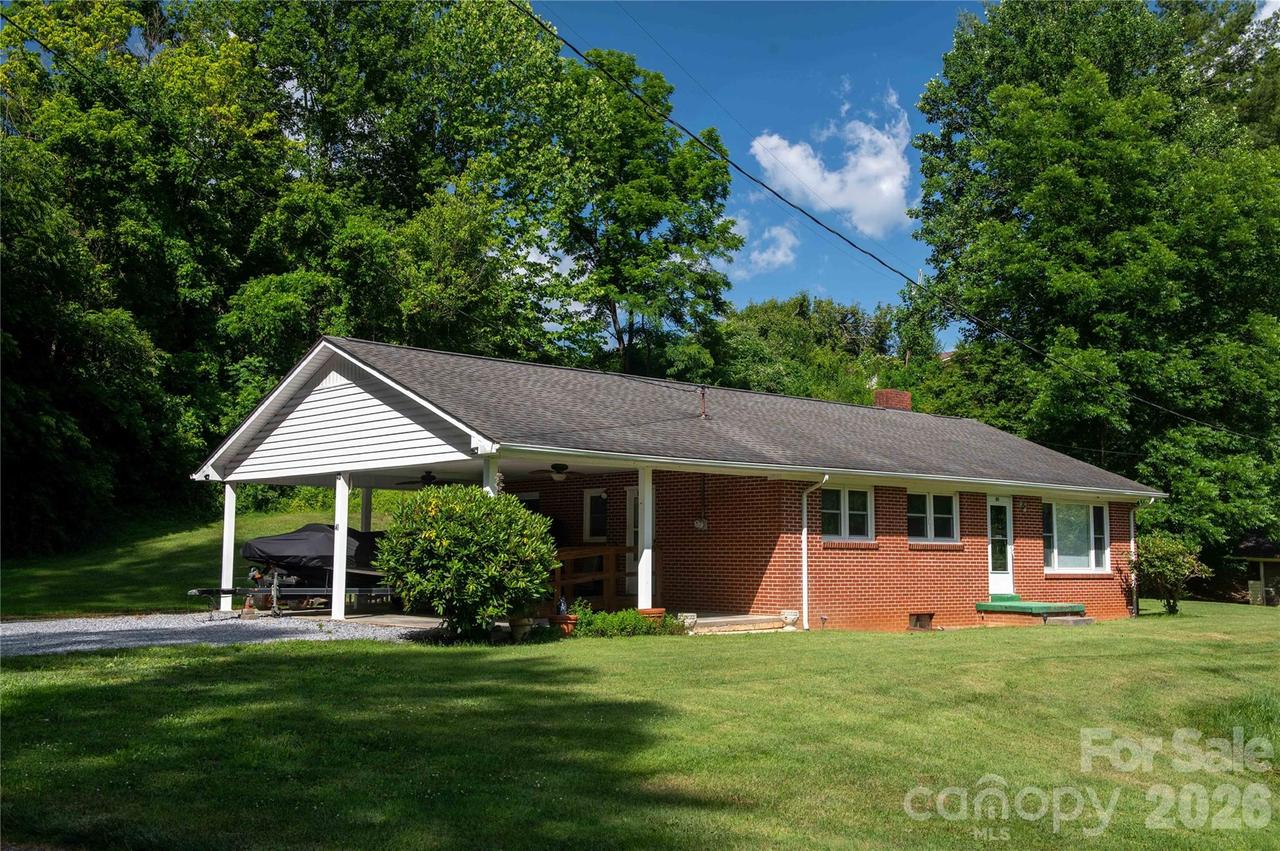 40 Double Island Rd., Burnsville, NC 28714