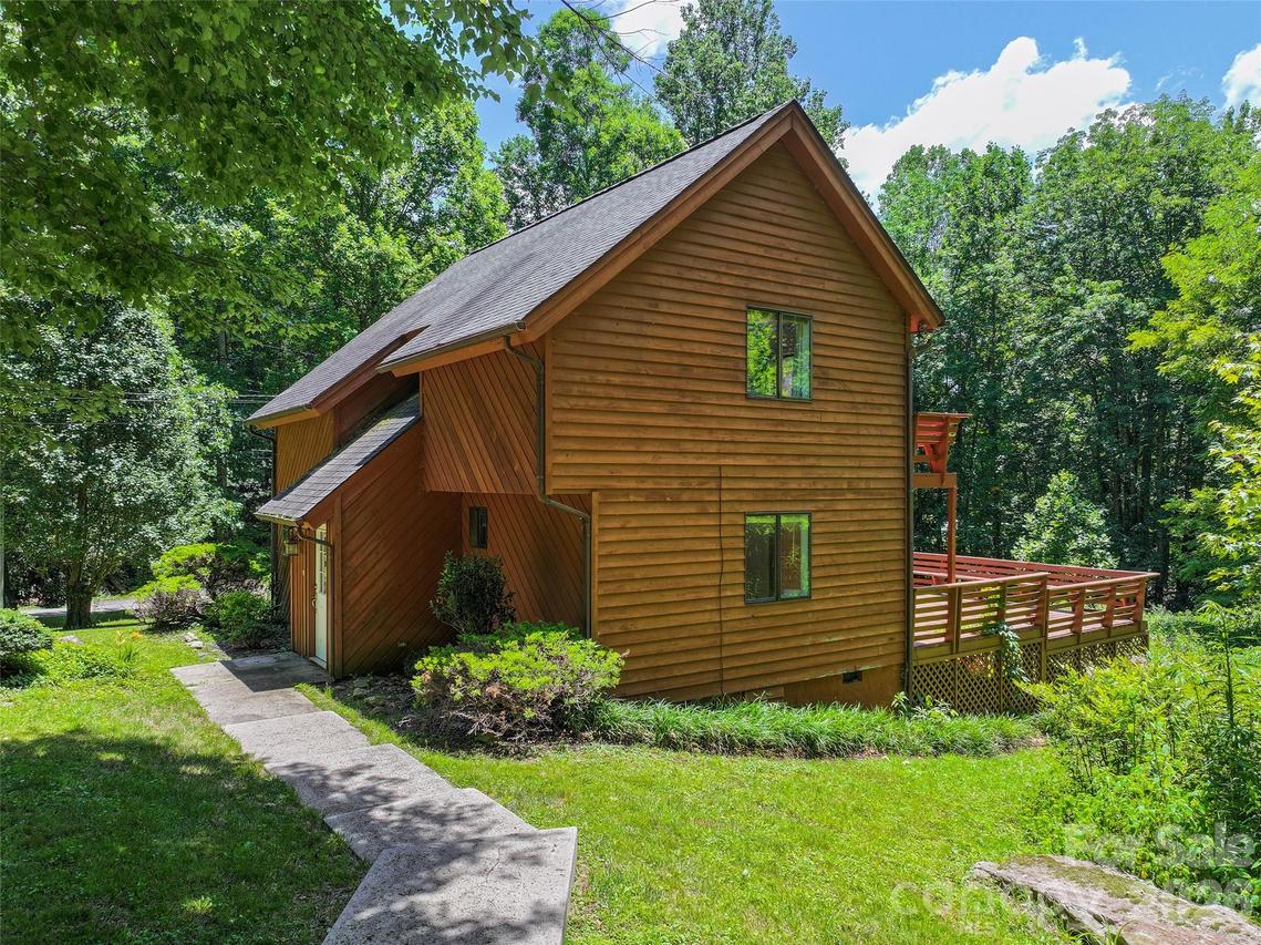 25 Little Creek Ln., Maggie Valley, NC 28751
