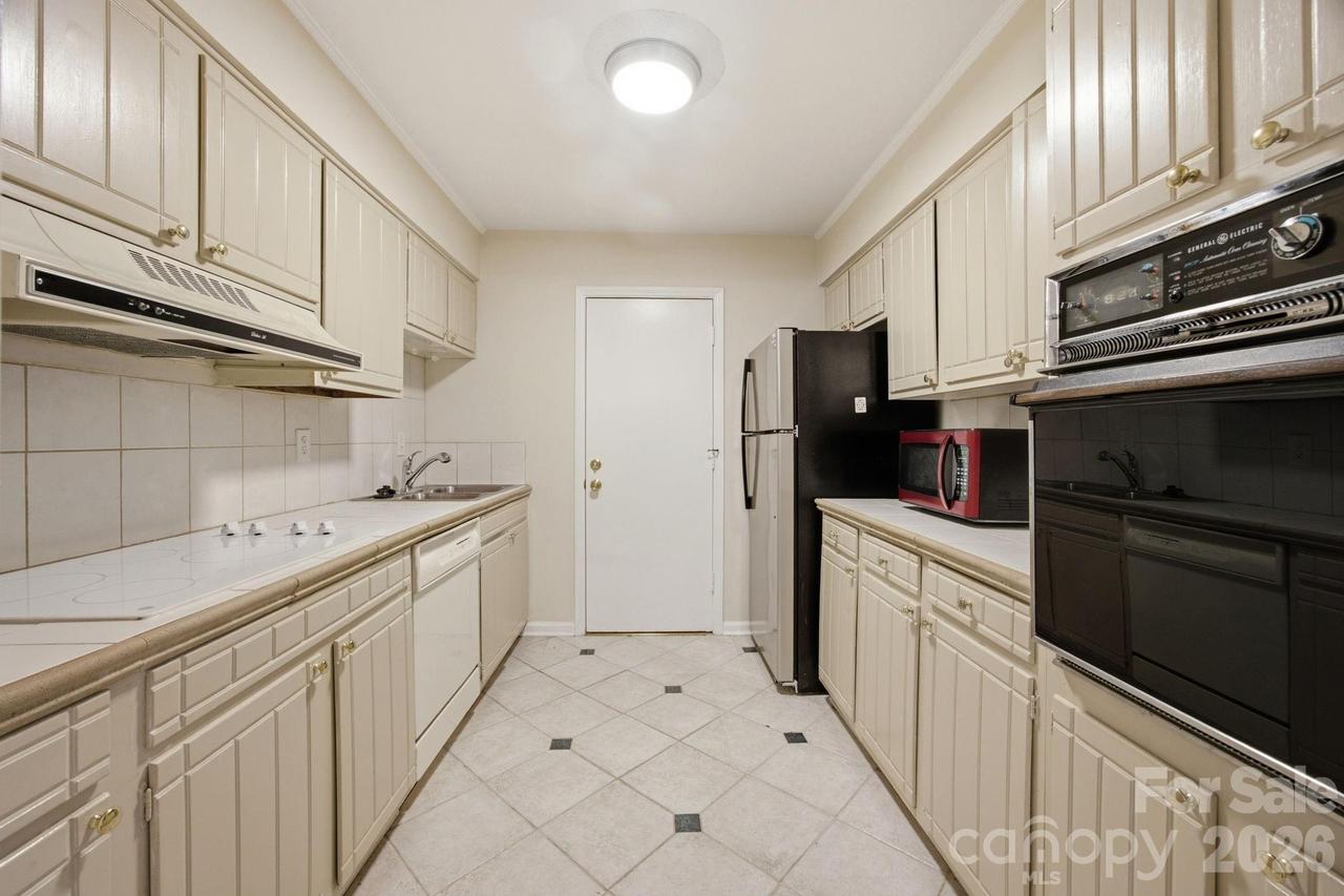 4735 Hedgemore Dr., Charlotte, NC 28209