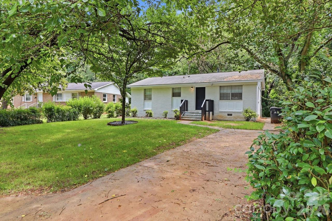 2121 Longleaf Dr., Charlotte, NC 28210