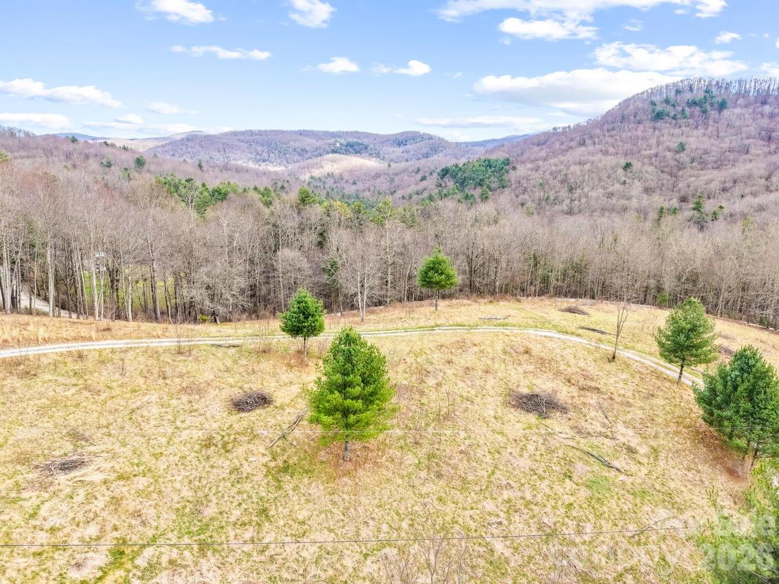 527 North Robinson Creek Rd., Glenville, NC 28736