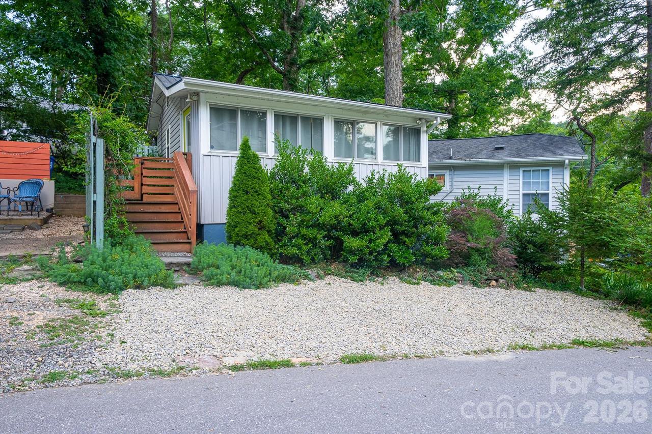 24 Rhododendron Dr., Asheville, NC 28805