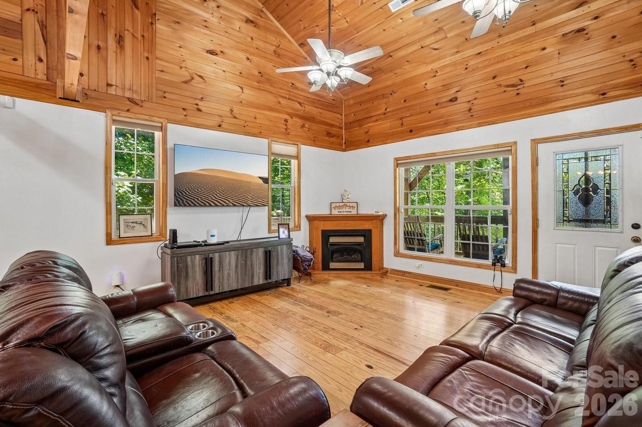 61 Misty Hill Ln., Franklin, NC 28734