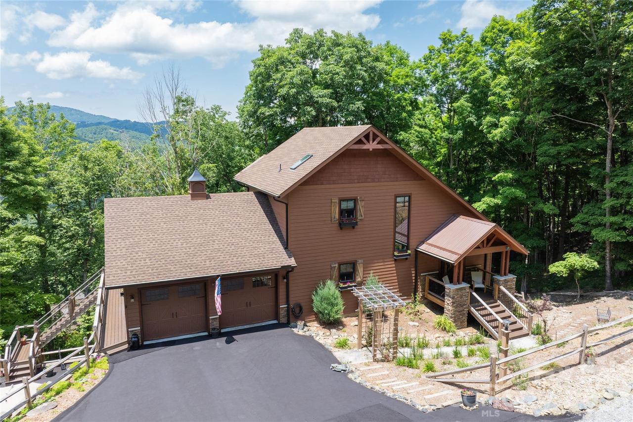 1009 Larkspur Tr., Banner Elk, NC 28604