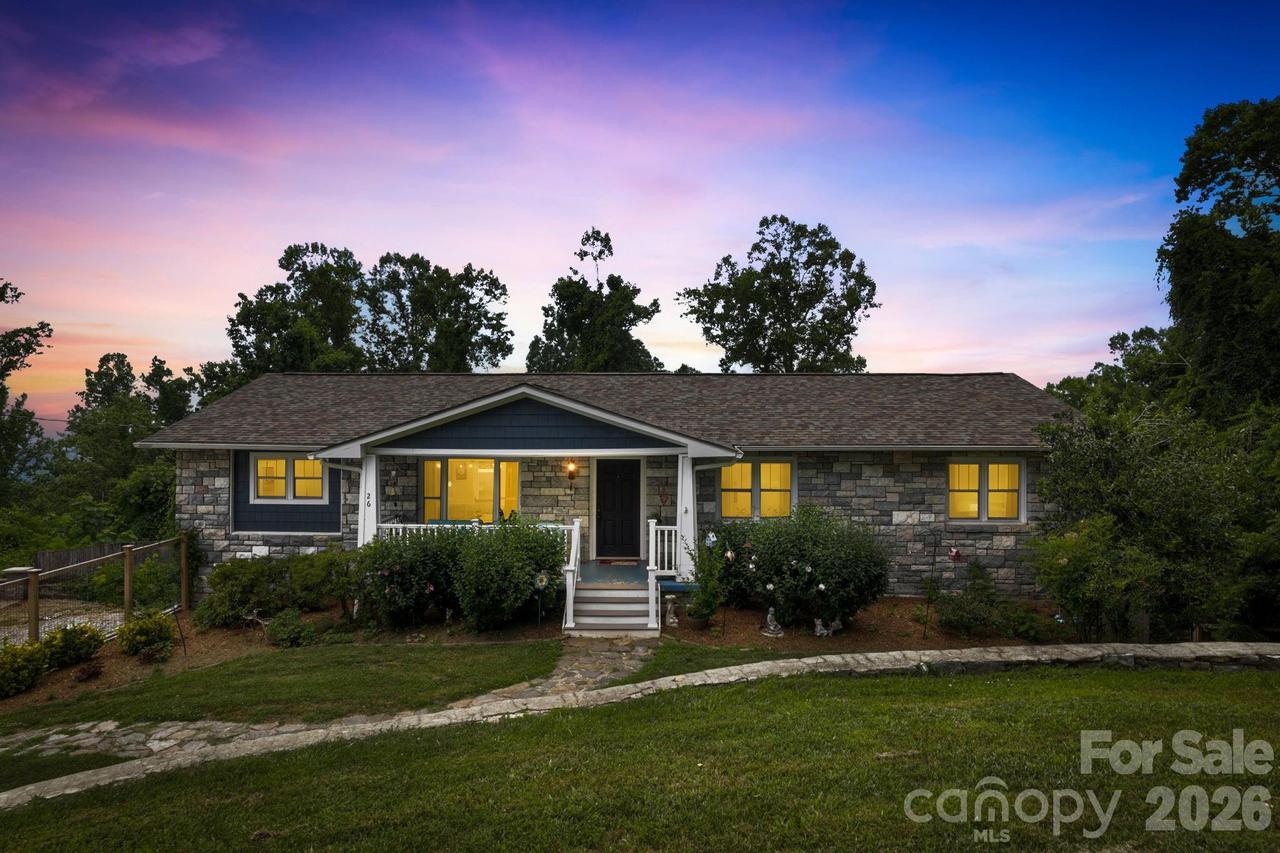 26 Crestwood Dr., Arden, NC 28704