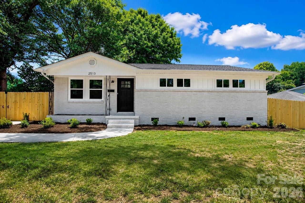 2513 Westgrove Dr., Charlotte, NC 28208