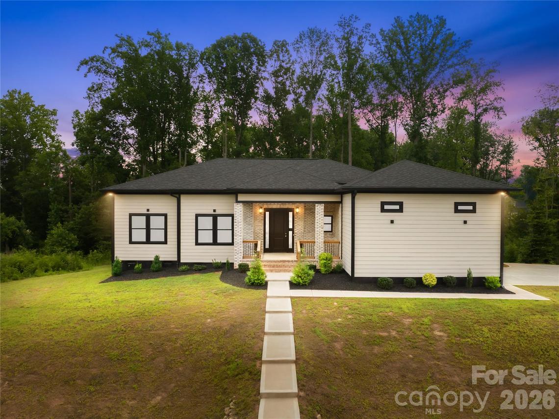 2004 Plain Field Dr., Bessemer City, NC 28016