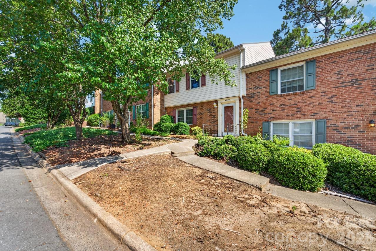 8904 Hunter Ridge Dr., Charlotte, NC 28226
