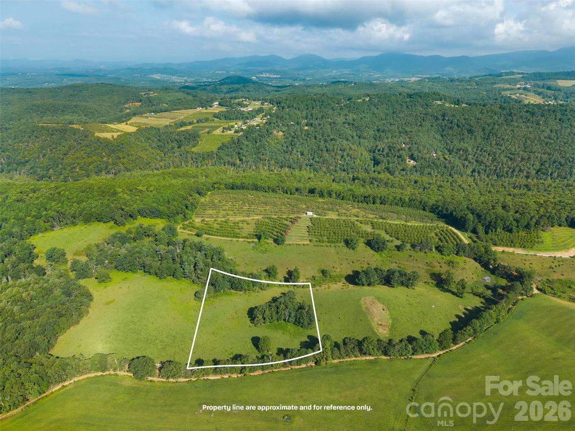 Summer Rd. #4, Hendersonville, NC 28792