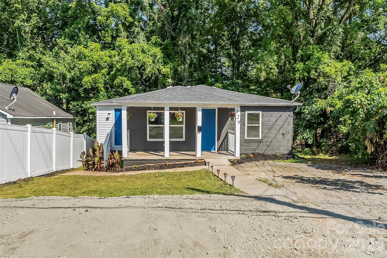 529 NW Stage St., Lenoir, NC 28645