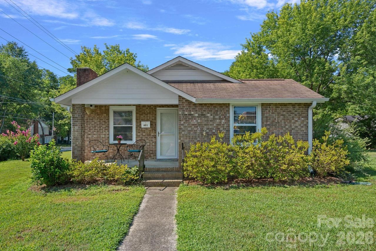 601 W Main St., Dallas, NC 28034