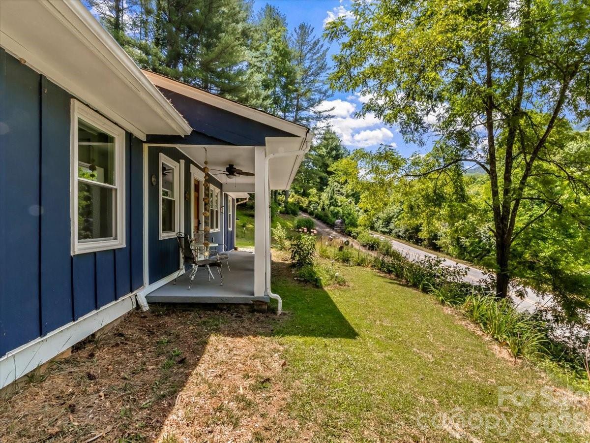 1280 Old Mine Fork Rd., Burnsville, NC 28714