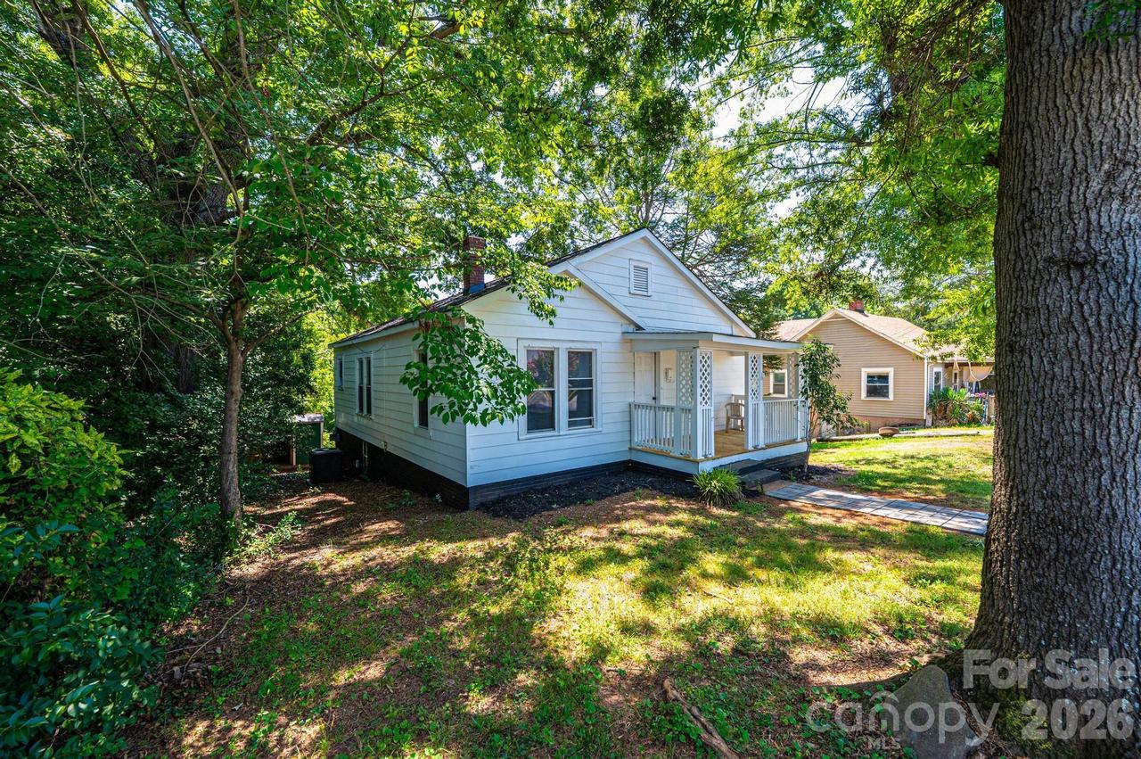 423 N Davis Ave., Newton, NC 28658