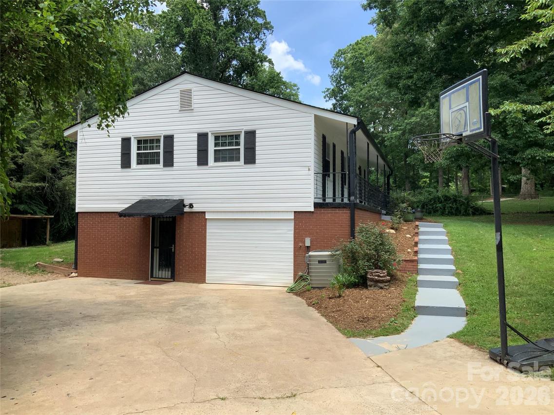 44 Rathfarnham Rd., Asheville, NC 28803