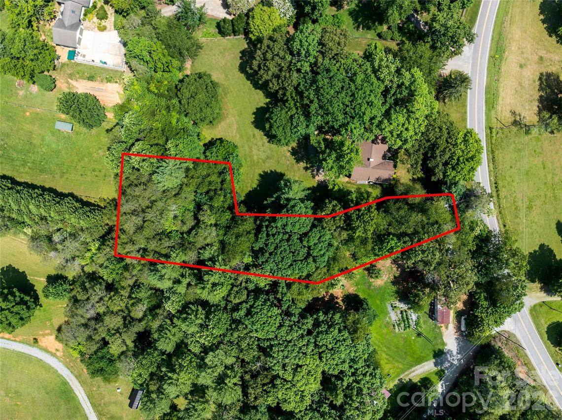 99999 Bear Creek Rd., Leicester, NC 28748