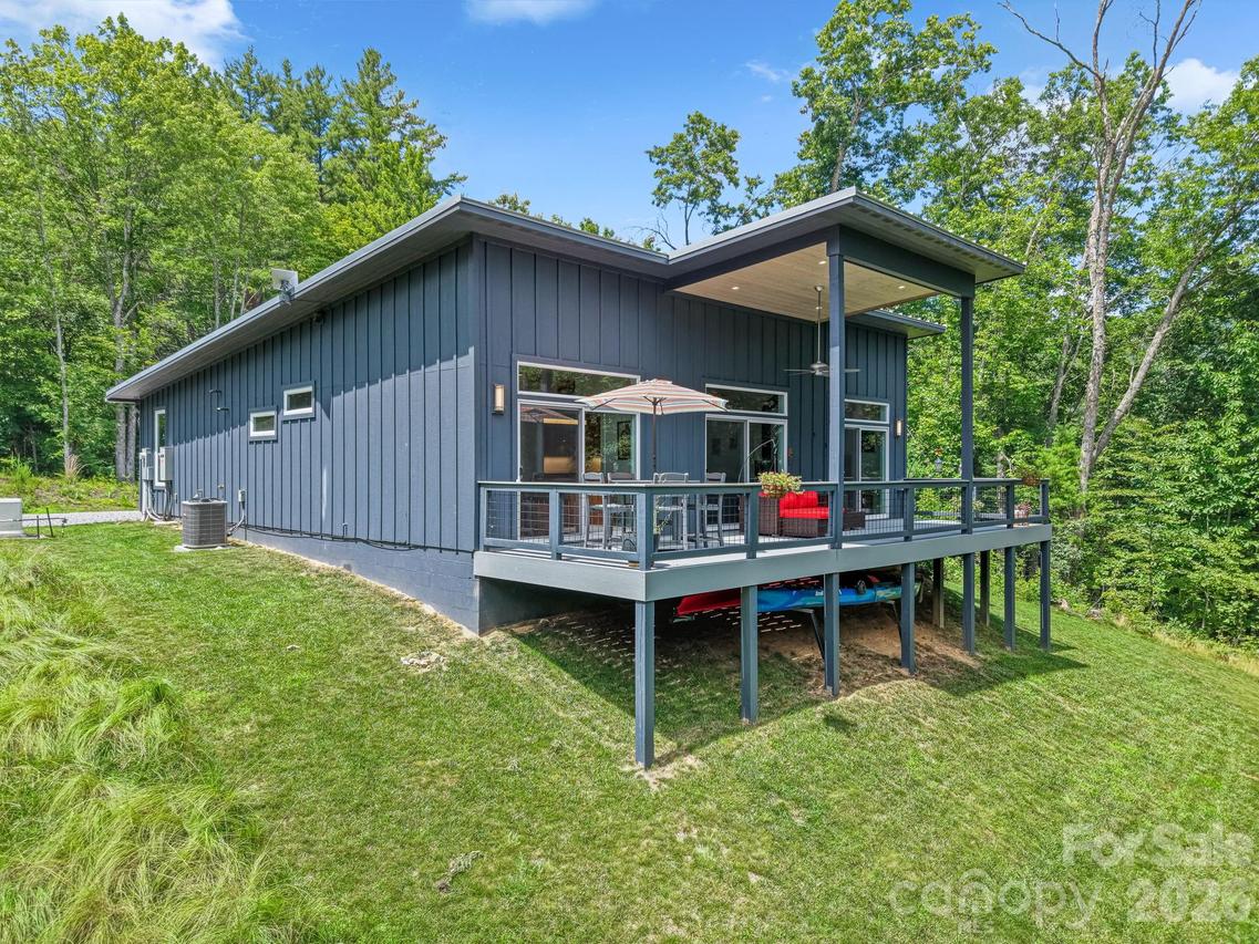 337 Leatherbreeches Dr., Tuckasegee, NC 28783