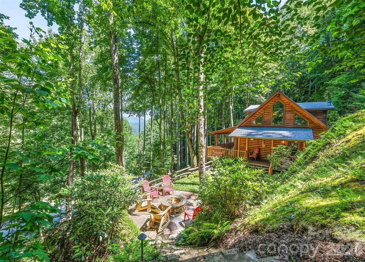 26 Tawodi Tr., Maggie Valley, NC 28751