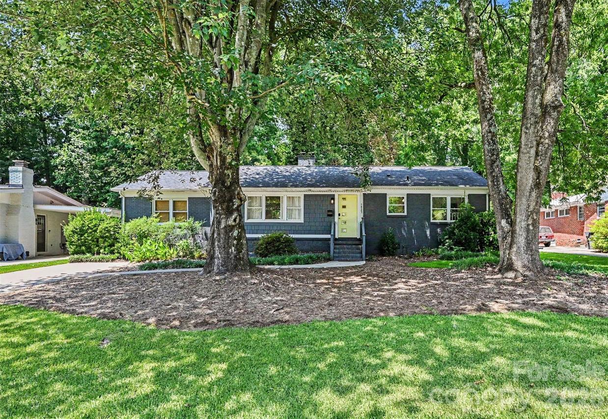 1027 Dresden Dr., Charlotte, NC 28205