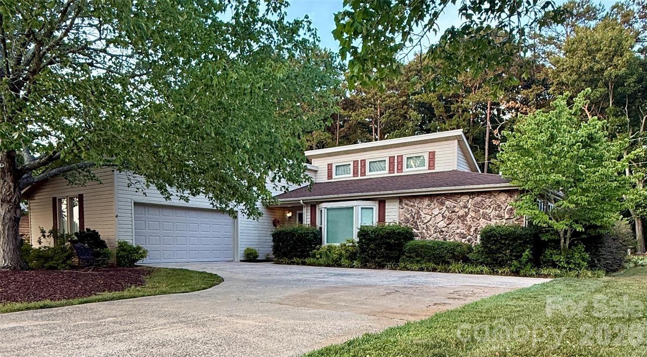 1100 Jennifer Ln., Cherryville, NC 28021