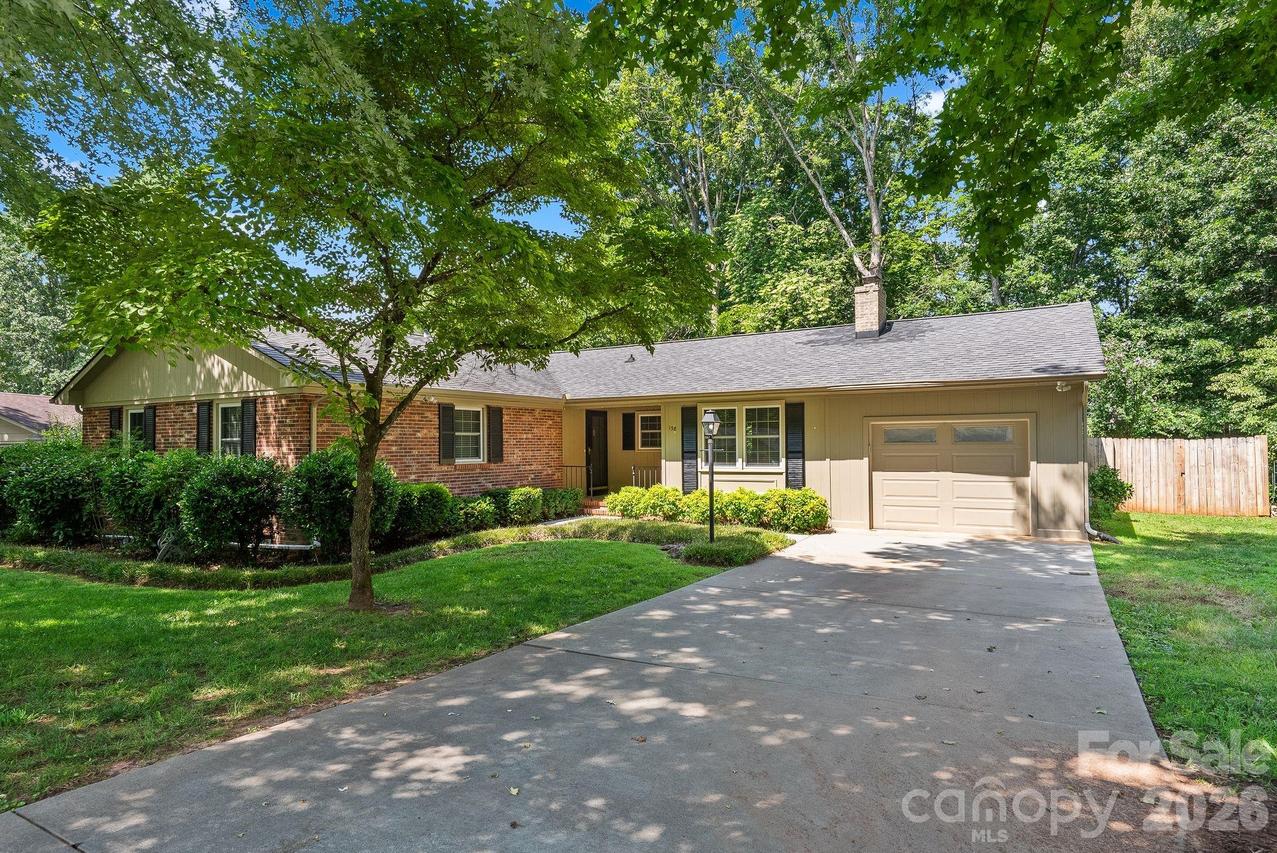 138 Castlerock Dr., Asheville, NC 28806