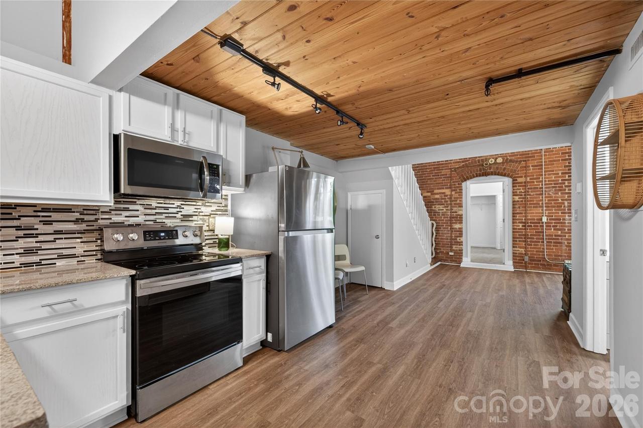 201 S Hoskins Rd. #121, Charlotte, NC 28208