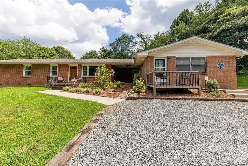 96 Rolling Hills Rd., Mills River, NC 28759