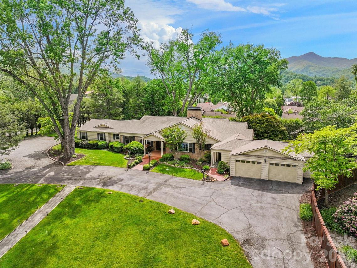 142 Country Club Dr., Waynesville, NC 28786