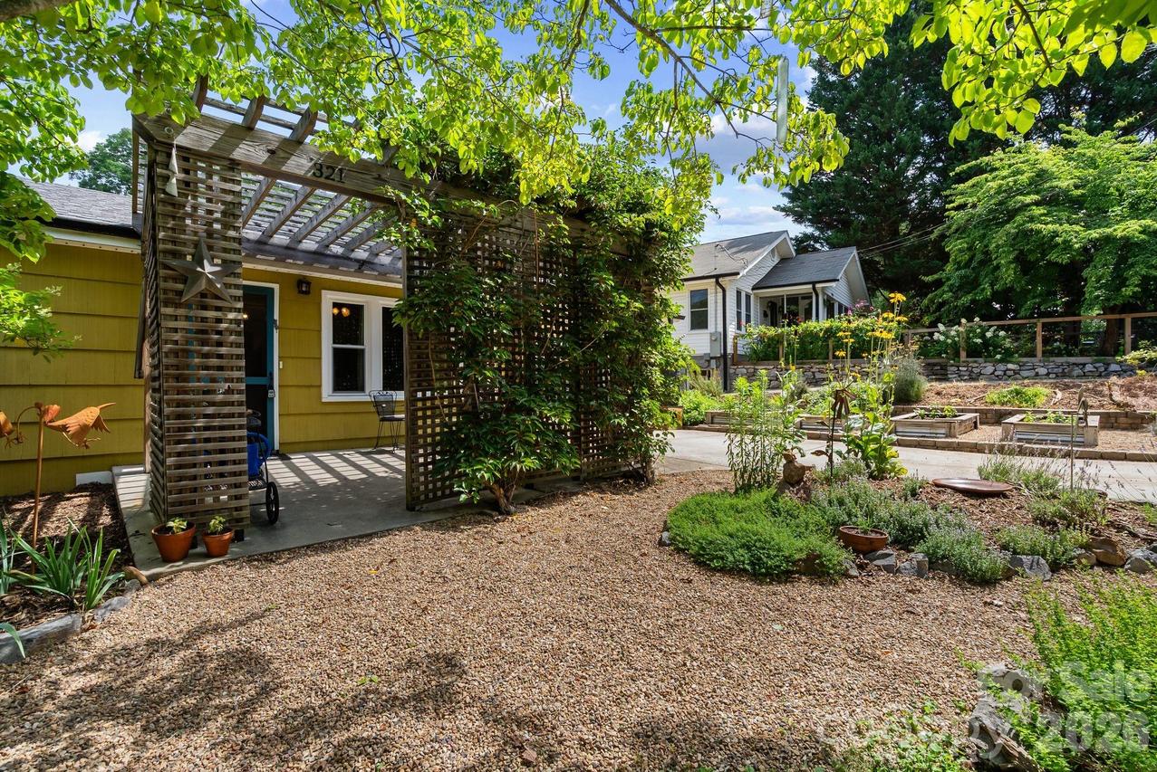 321 Sulphur Springs Rd., Asheville, NC 28806