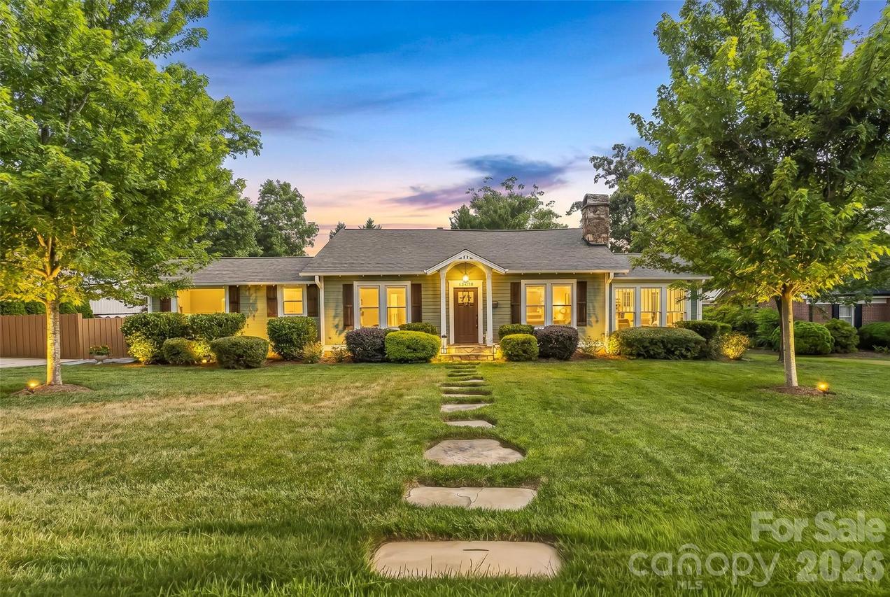 1026 14th Avenue Dr., Hickory, NC 28601