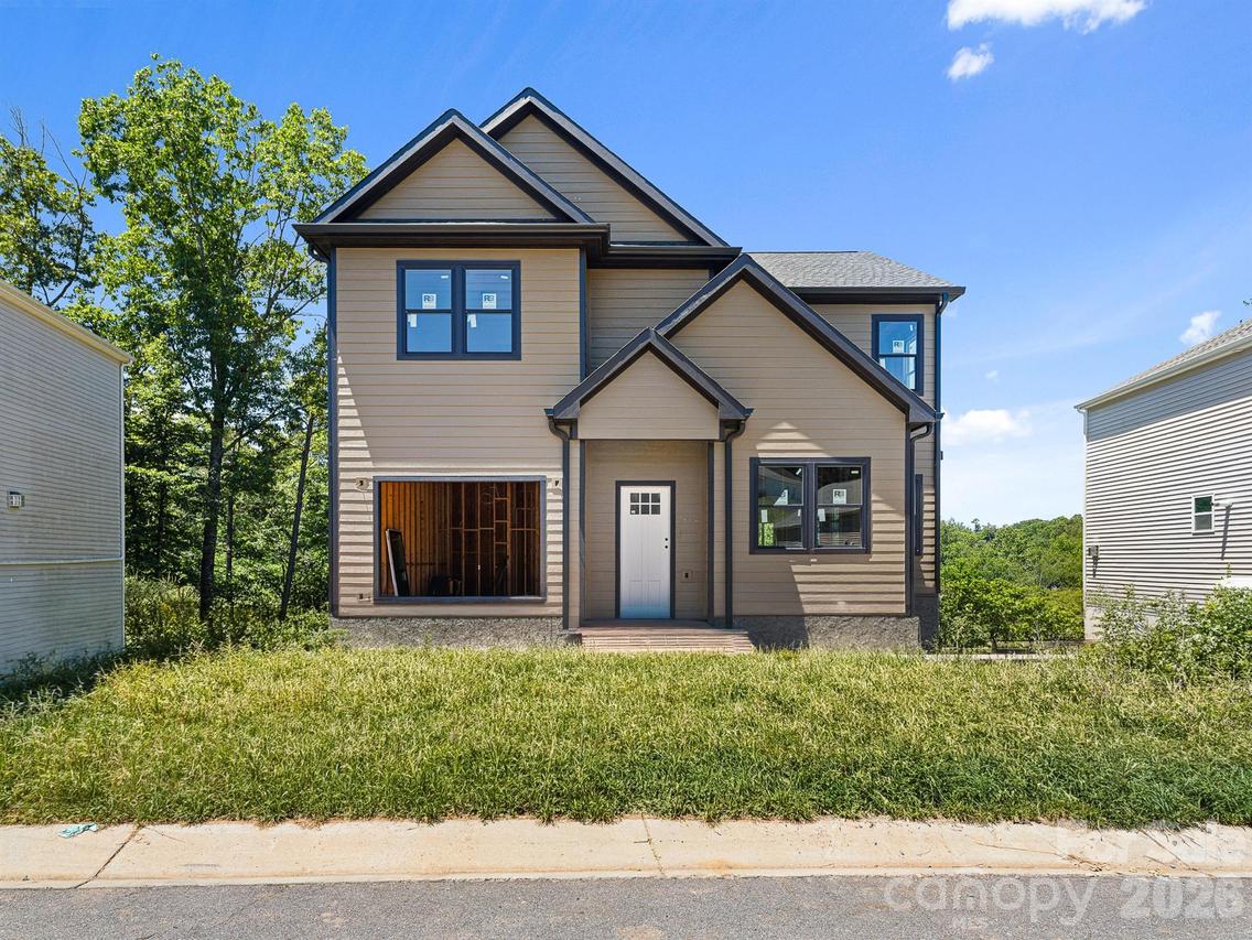 914 Newport Ct., Asheville, NC 28806