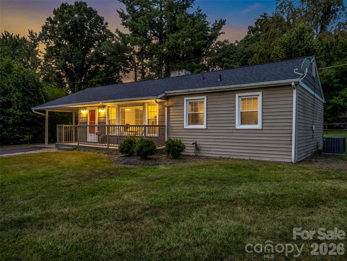 215 Varden Pl., Swannanoa, NC 28778