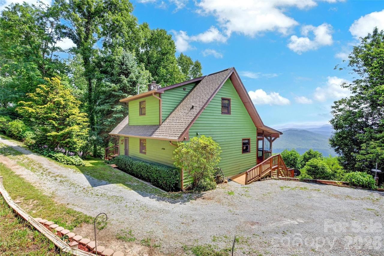1347 Wipprecht Dr., Spruce Pine, NC 28777