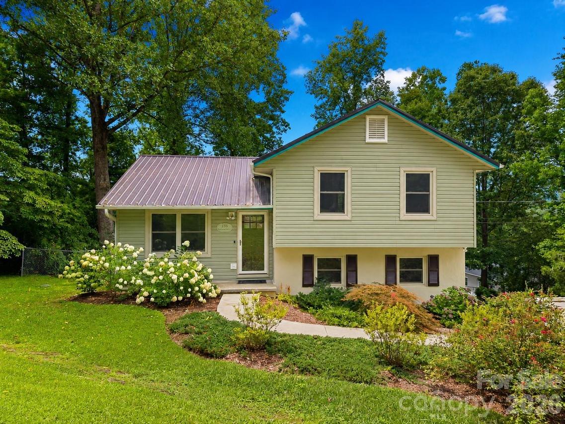 135 Plantation Dr., Hendersonville, NC 28792