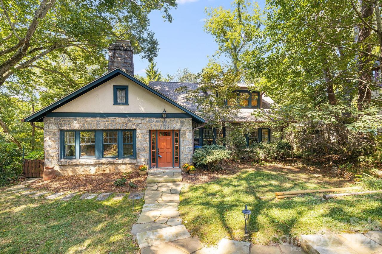 25 Saint Dunstans Cir., Asheville, NC 28803