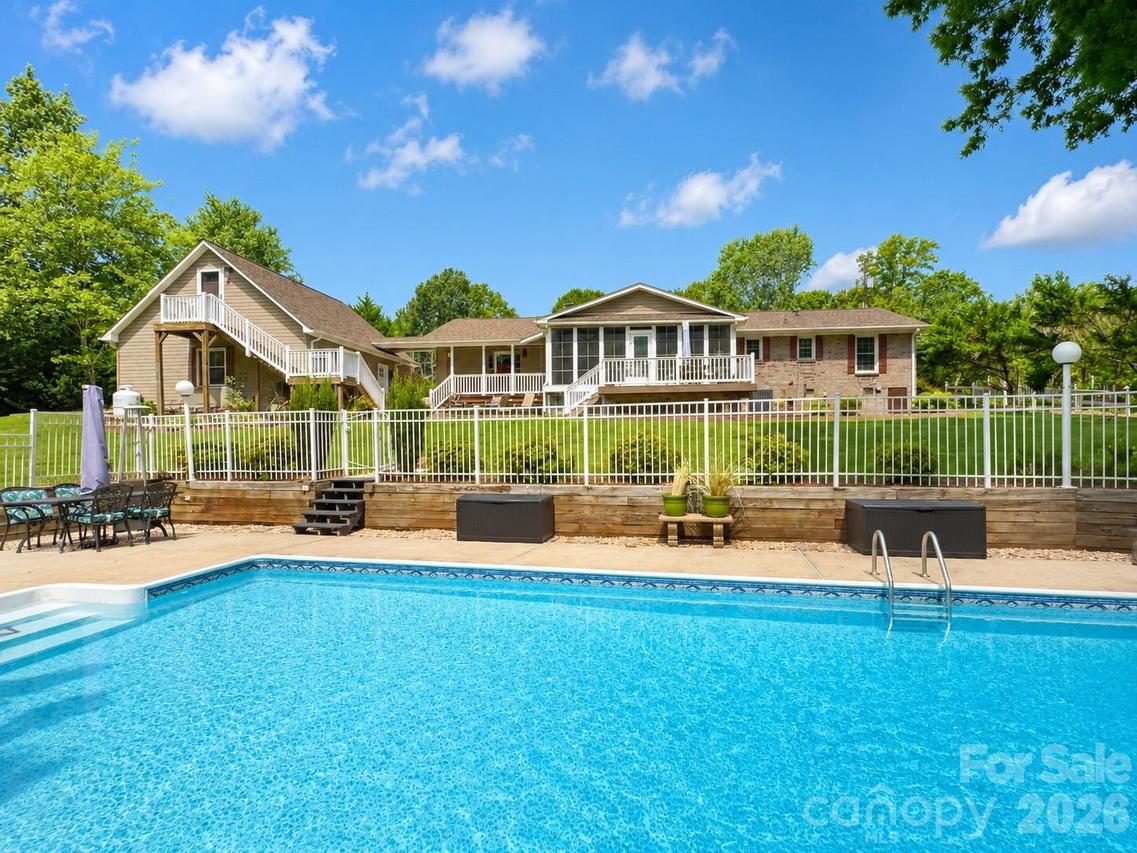 107 Mistywood Dr., Mount Holly, NC 28120