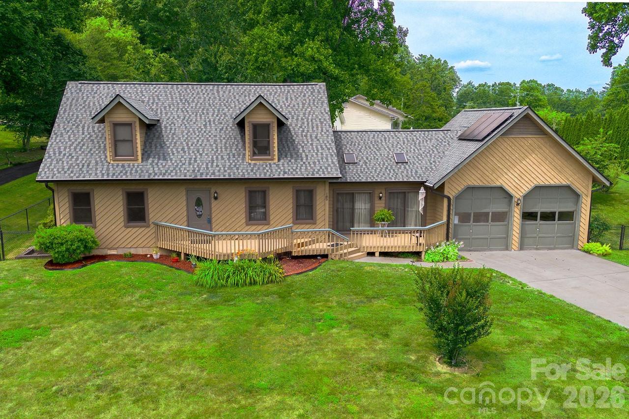 100 Forest Park Dr., Hendersonville, NC 28792