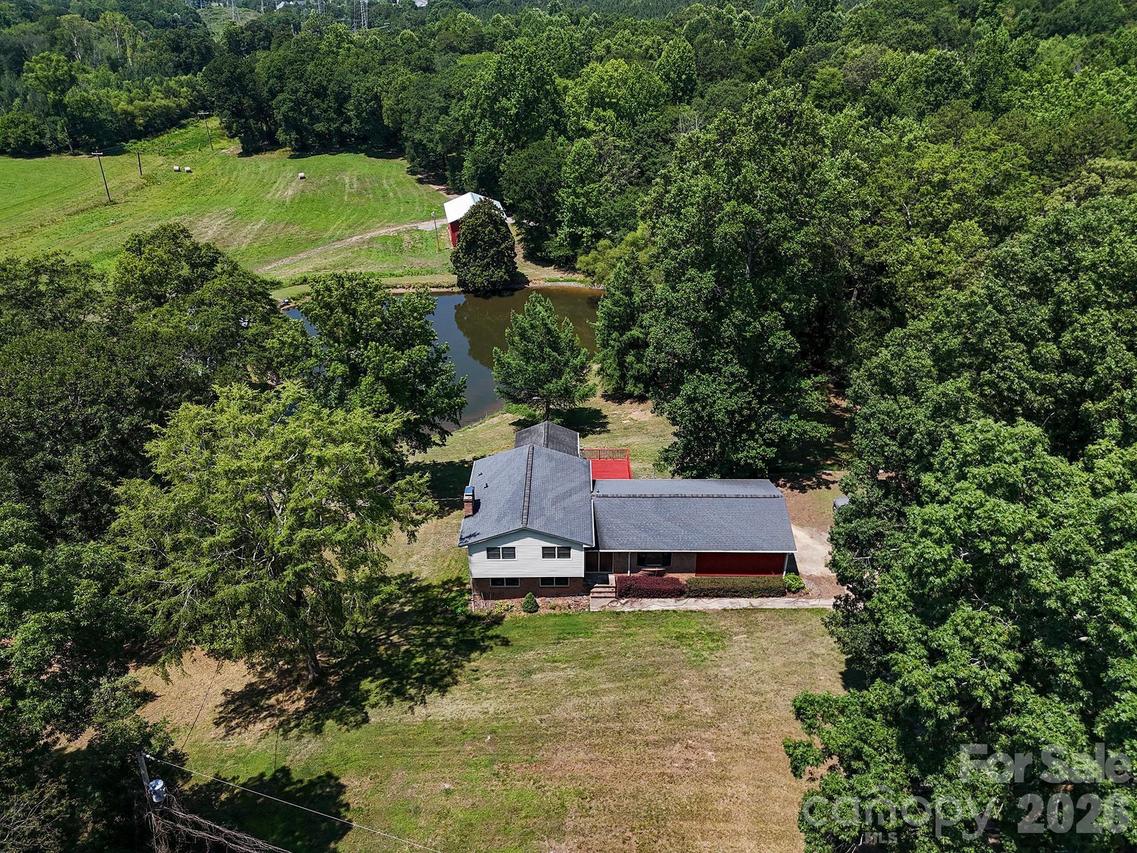 813 Robinson Clemmer Rd., Dallas, NC 28034