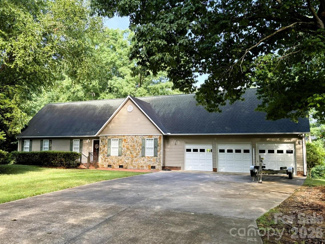 130 Canoe Ct., Mount Gilead, NC 27306