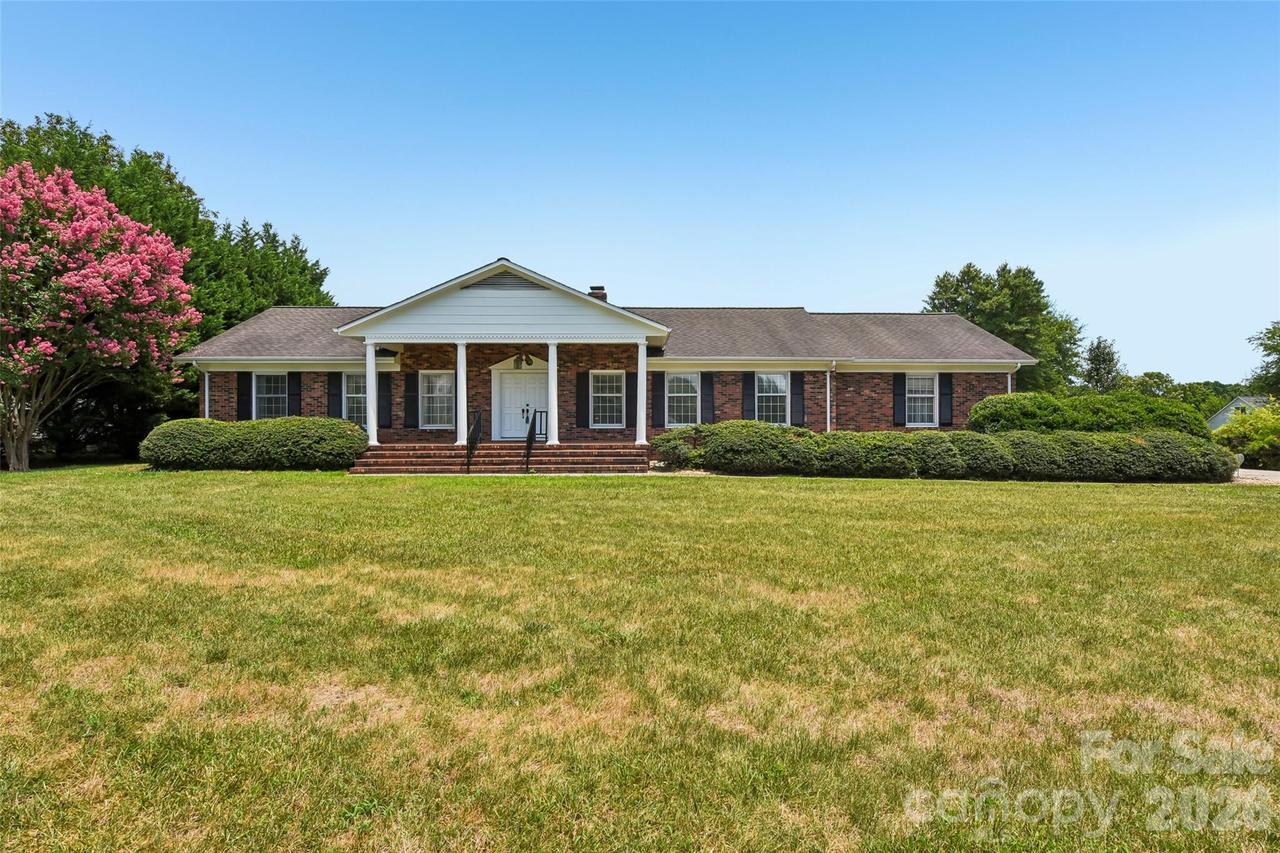 404 N Greenbriar Rd., Statesville, NC 28625