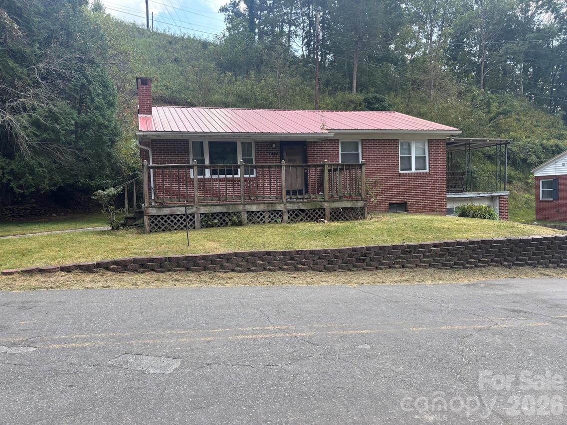 637 Toe Cane Rd., Bakersville, NC 28705