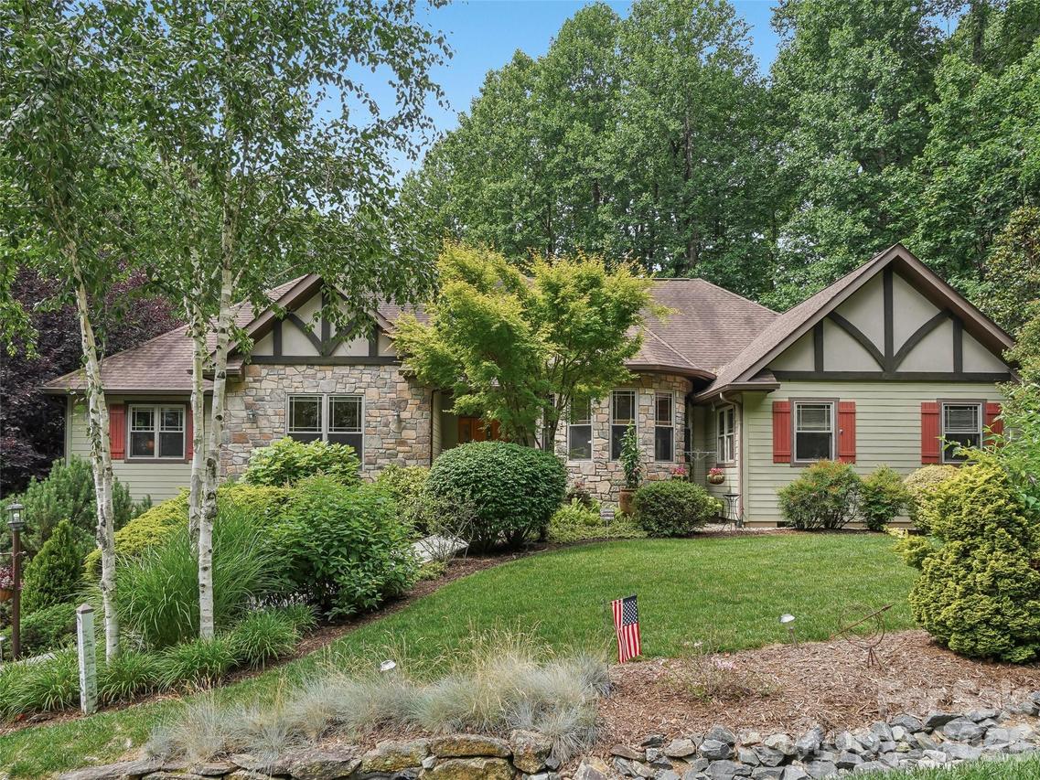 300 Pinnacle Peak Ln., Flat Rock, NC 28731
