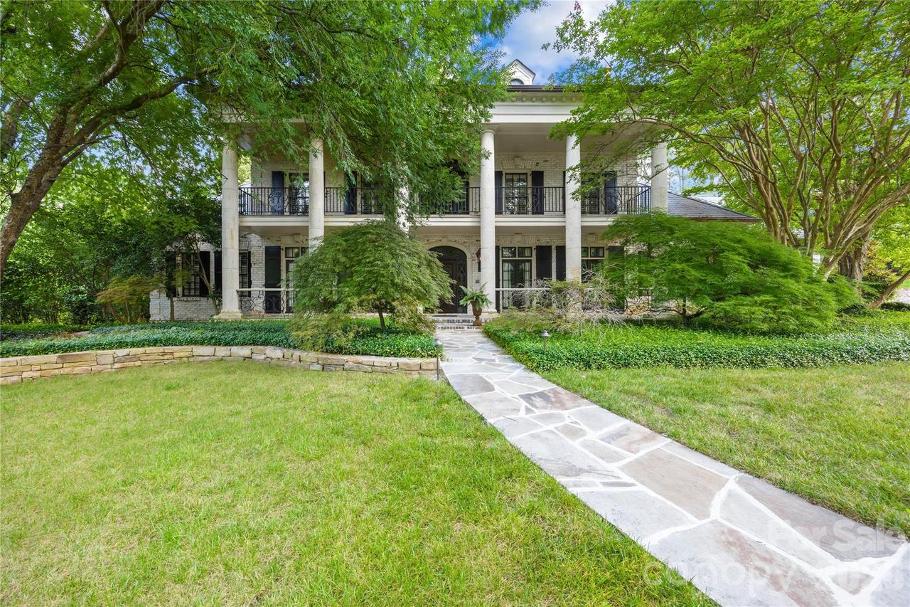 4523 Fox Brook Ln., Charlotte, NC 28211
