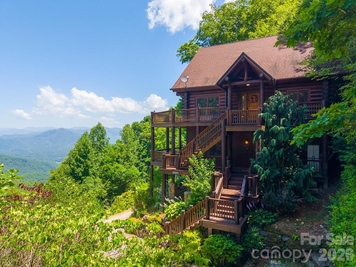 92 Falcons Peak Ln., Whittier, NC 28789