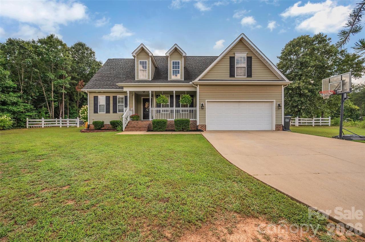 2114 Pinnacle View Dr., Kings Mountain, NC 28086