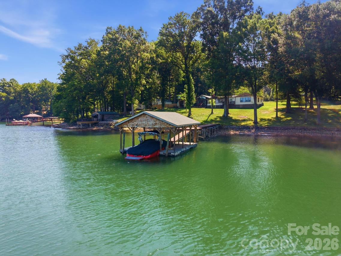 1367 Roundstone Rd., Sherrills Ford, NC 28673
