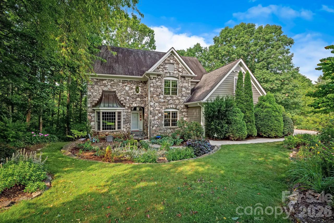 105 Welwyn Ln., Asheville, NC 28805