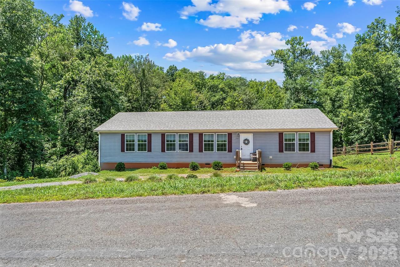 1940 Eastbrook Cir., Morganton, NC 28655