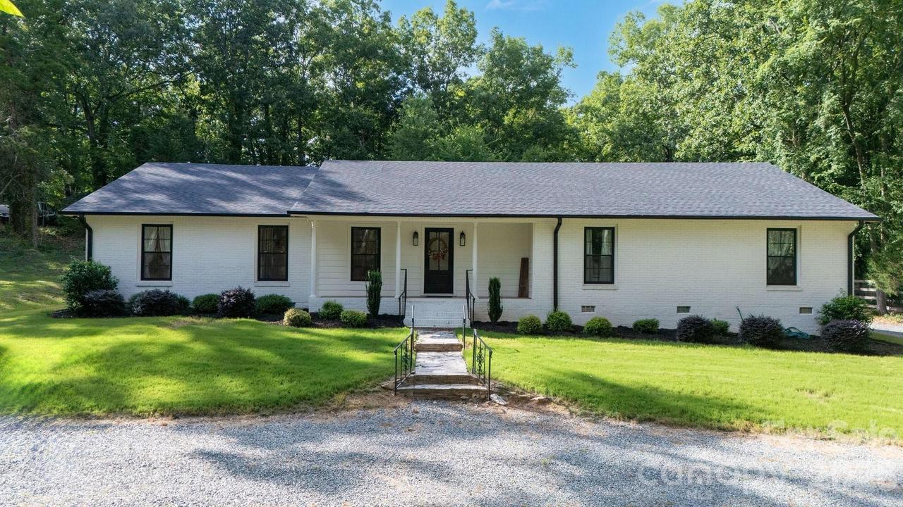215 Ridgewood Dr., Monroe, NC 28112