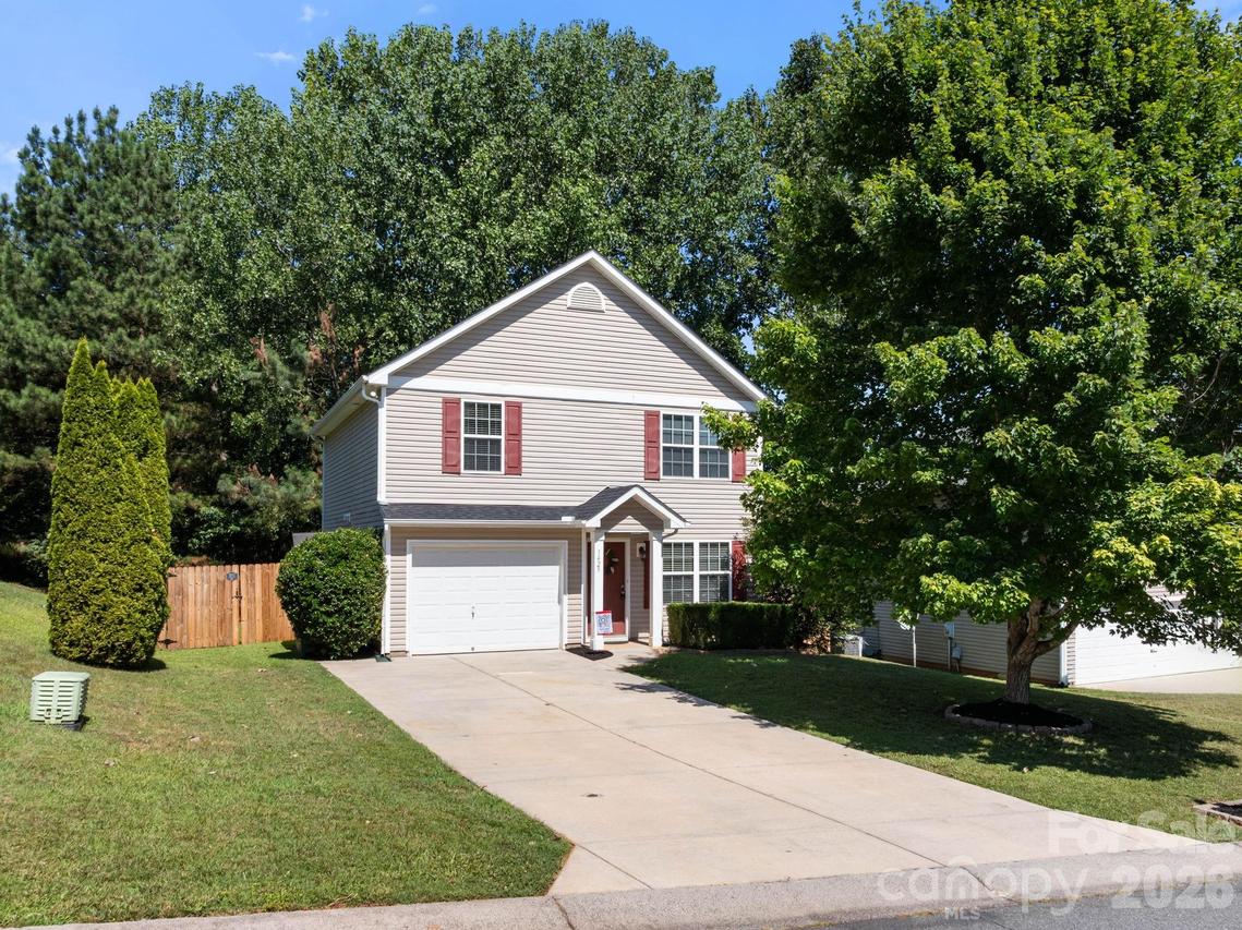 1429 River Run Rd., Lowell, NC 28098