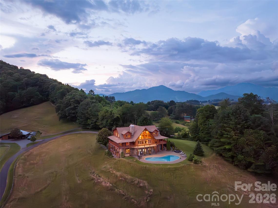 316 Stevenson Cove Rd., Waynesville, NC 28785